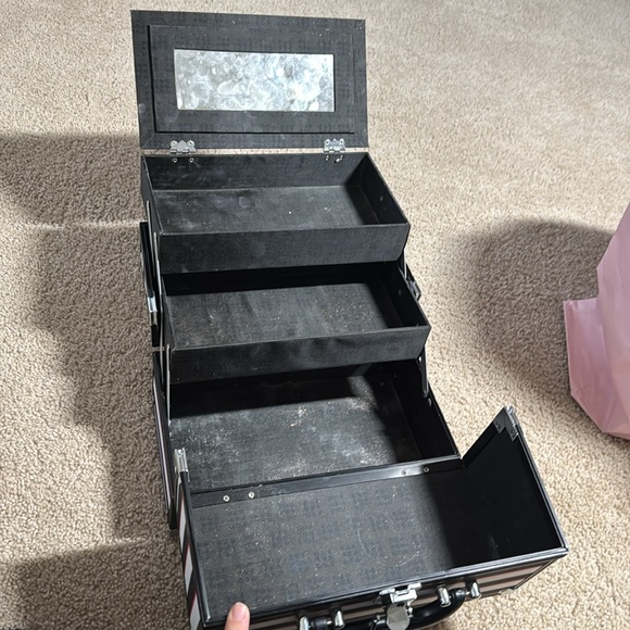 Makeup Case - Picture 3 of 3